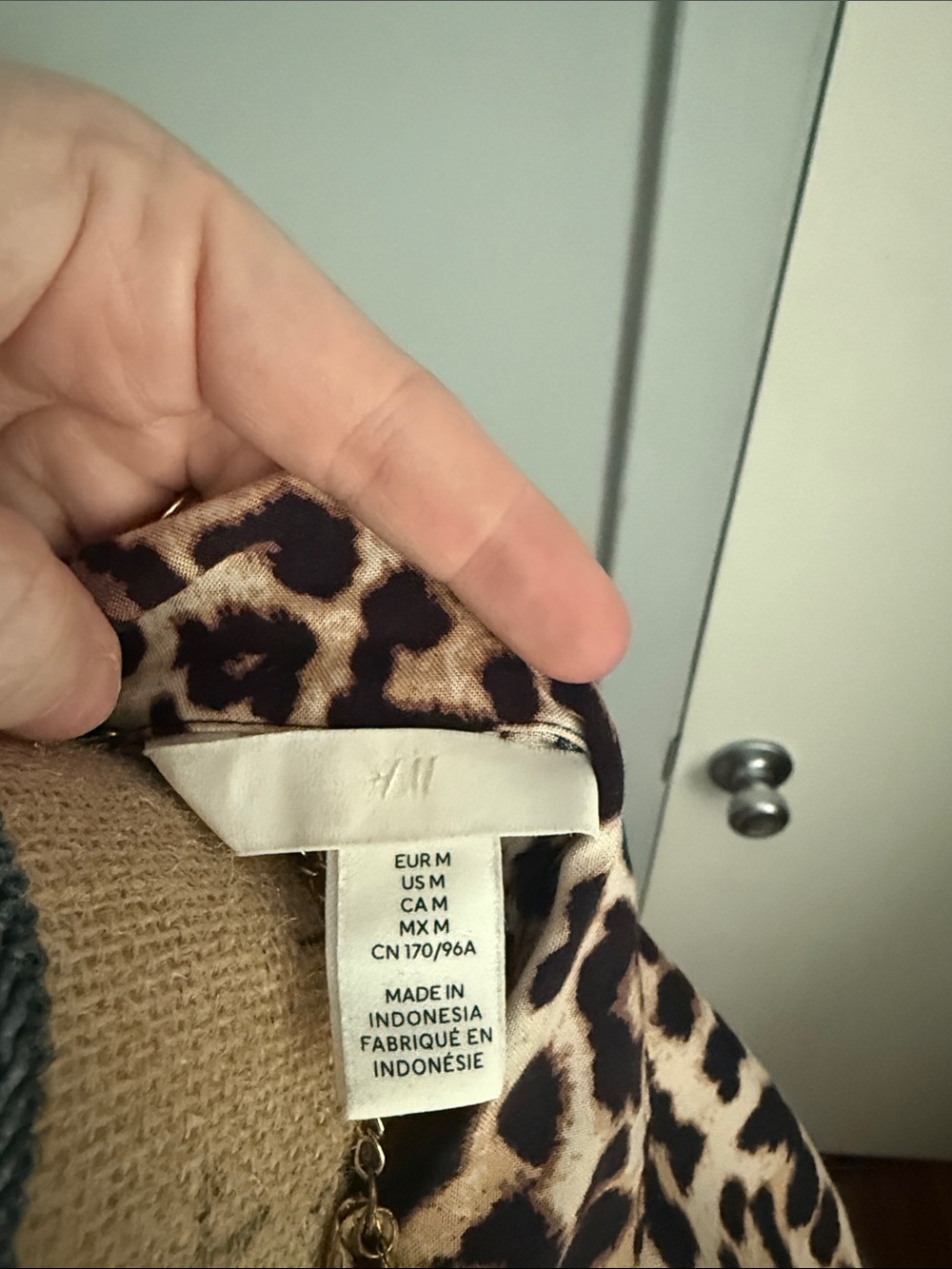 H&M Leopard Print Maxi Shirt Dress in Beige and Black with Waist Tie - Picture 2 of 5